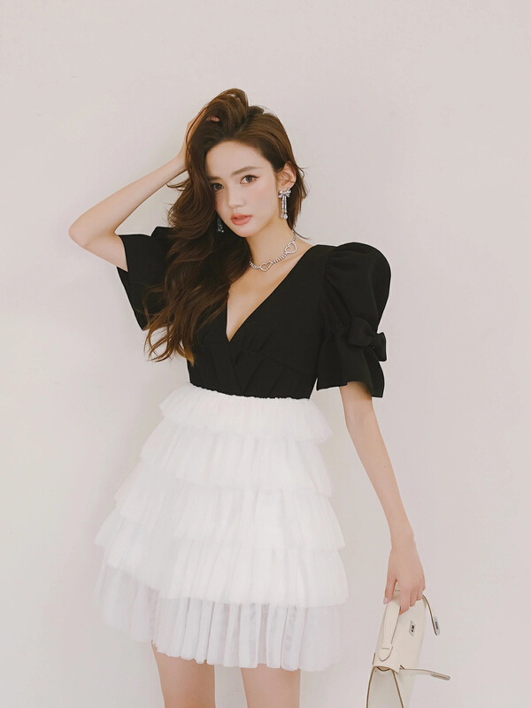 New in early spring! "ALALALA" niche design layered cake skirt bubble sleeve v-neck contrast dress L1227# JJ