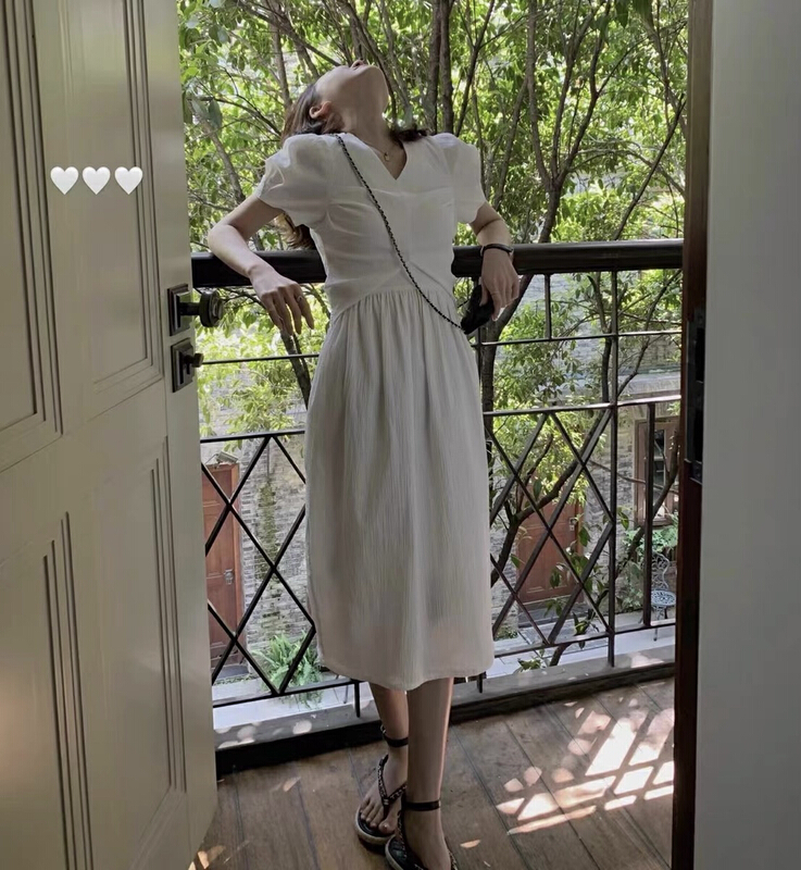 [by] huge thin vertical cut waist pleat design can be playful and elegant. See fashionable dress 7772# Cl