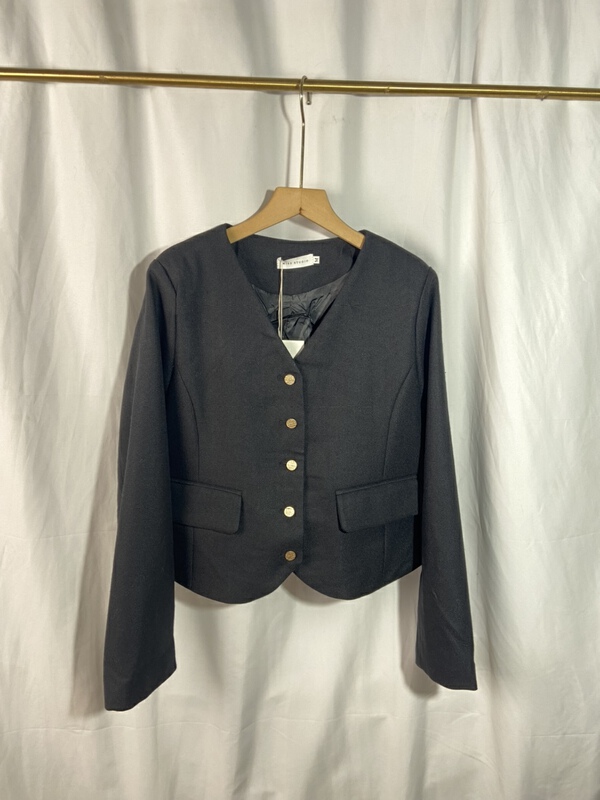 New in early summer! [Yi show shop] V-neck single breasted slim short coat 1114# Cl