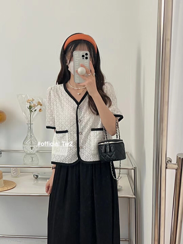 New in early summer! [TW2] French small fragrance hollow out V-neck shirt 15270# HBx
