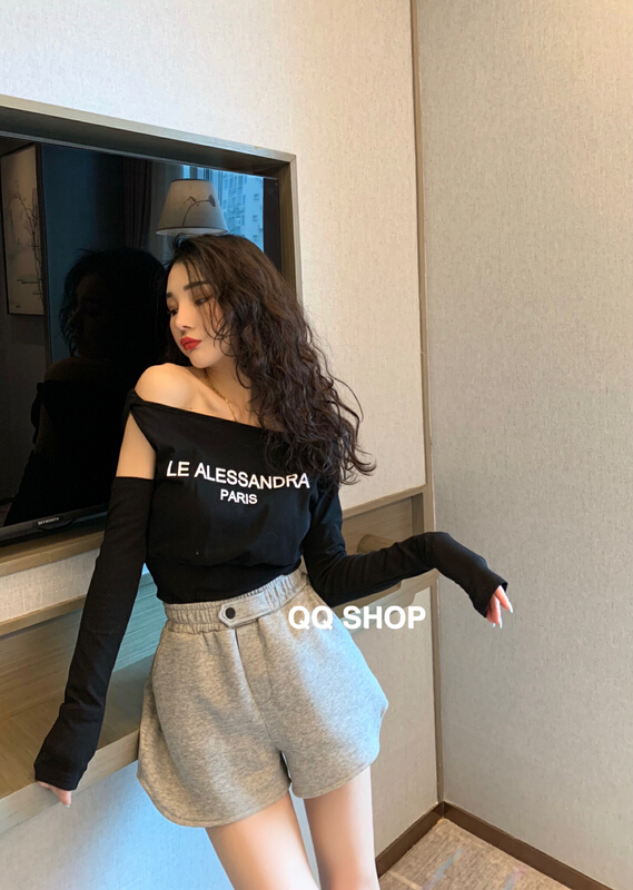 New year in early spring! [QQ shop] European and American fashion small sexy pull shoulder printed long sleeve T-shirt 99013# ozq