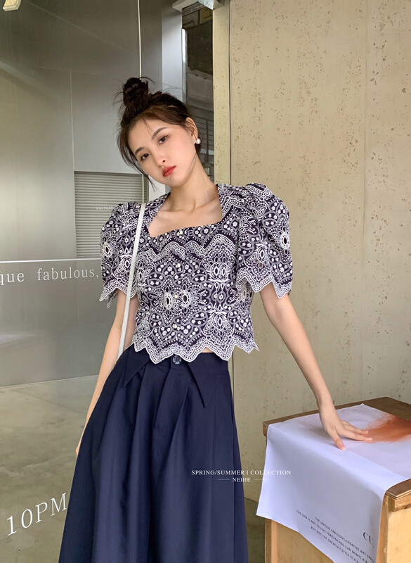 New in early summer! [neihe] square neck hollow out bubble sleeve shirt 22220# zxx