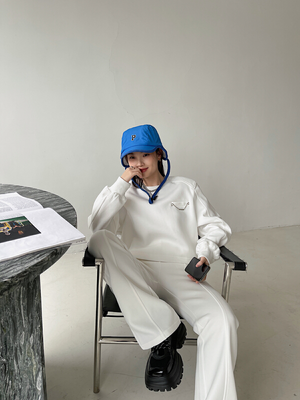 goods in stock! New year in early spring! [DS] loose round neck sweater + high waist slim casual pants set 62231# XYJ
