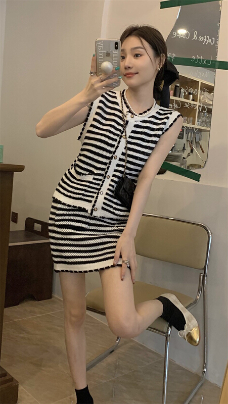 [timely rain] Korean style small fragrance stripe knitted loose vest (excluding skirt) 40229# WPL