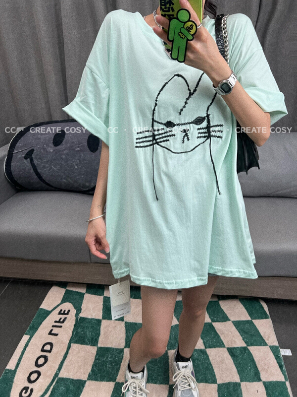 Thread embroidered rabbit beard short sleeve T-shirt