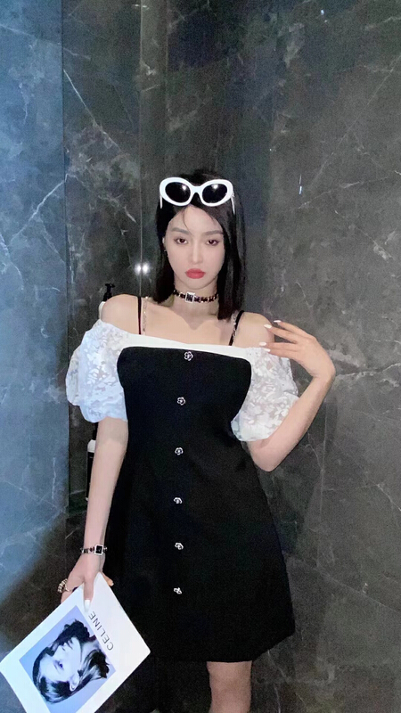 [top Chan Lin] Korean color contrast stitched bubble sleeve dress (with detachable chain) 95131# cqw