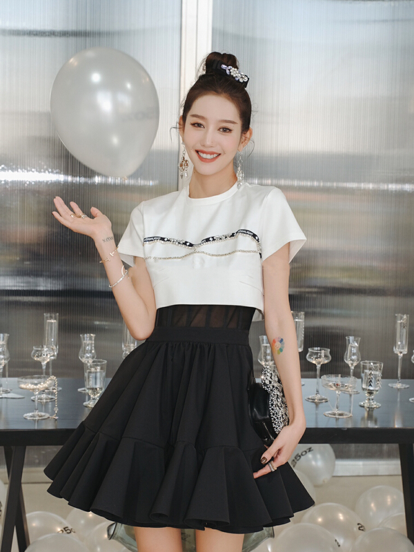 goods in stock! New in early summer! [Alala] niche design female sense sewing drill round neck short sleeve + high waist slim and versatile suit l1335# JJ