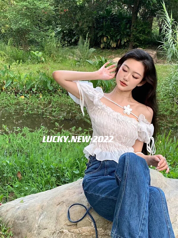 [lucky] niche sweet pleated bubble sleeve straight neck short shirt 8849# zxx