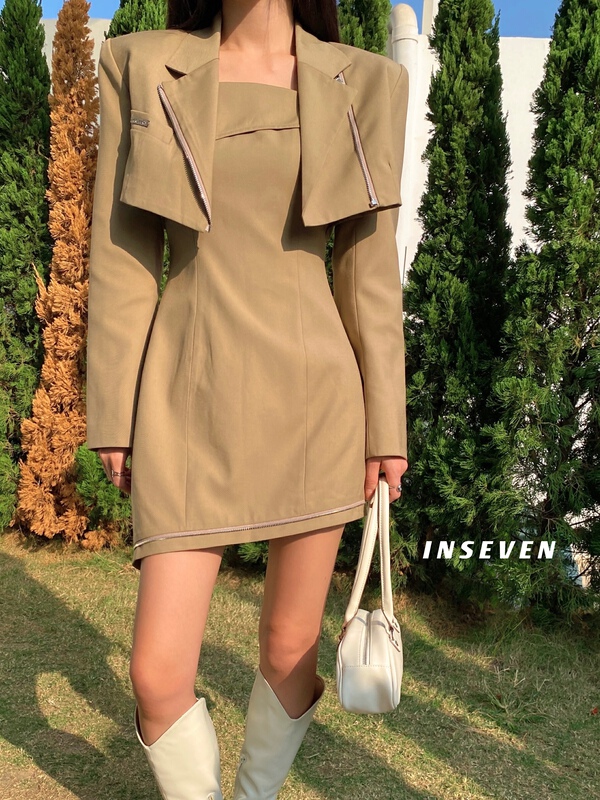 goods in stock! New year in early spring! [inseven] Hong Kong style retro high-level sense short coat + sexy suspender dress set 26162# ozq