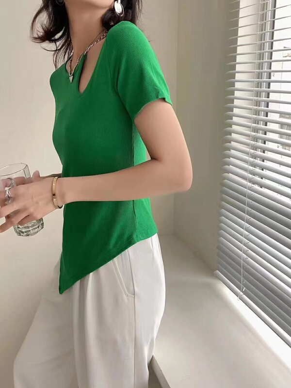 [fan fan] fashionable, irregular hem, small shirt with exposed collarbone 5507# JJ