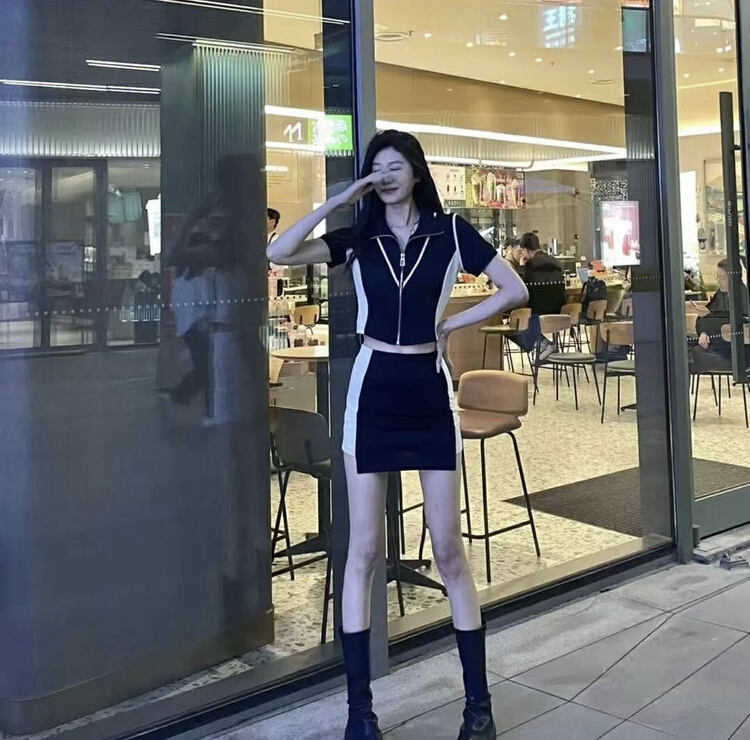 New in early summer! [fan fan] Han fan'er's irregular color matching small shirt + high waist slim skirt suit 5708# JJ