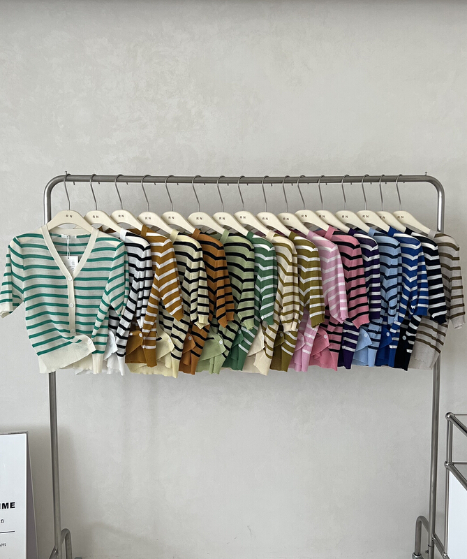 [R n] Korean color contrast stripe short knitted cardigan 80882# ll
