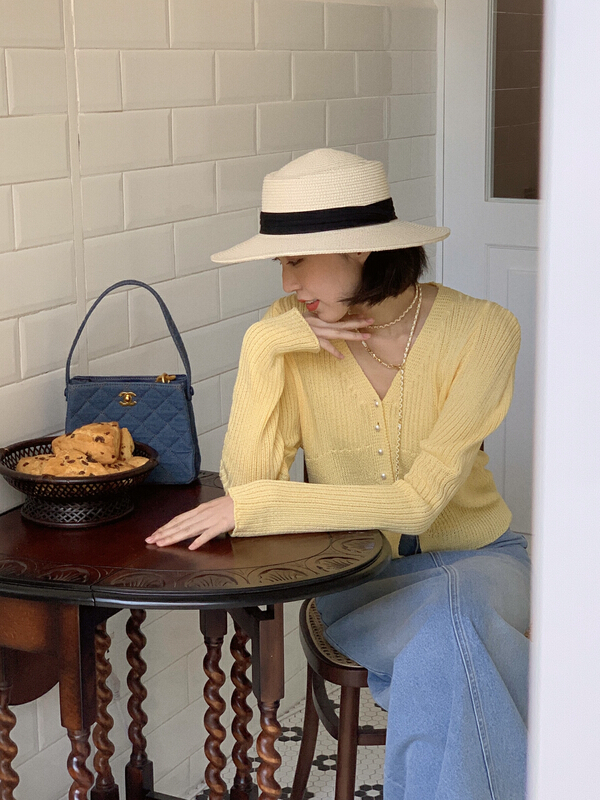 goods in stock! New year in early spring! [new open] hollow out design sense niche V-Neck Sweater hm22171# zxl