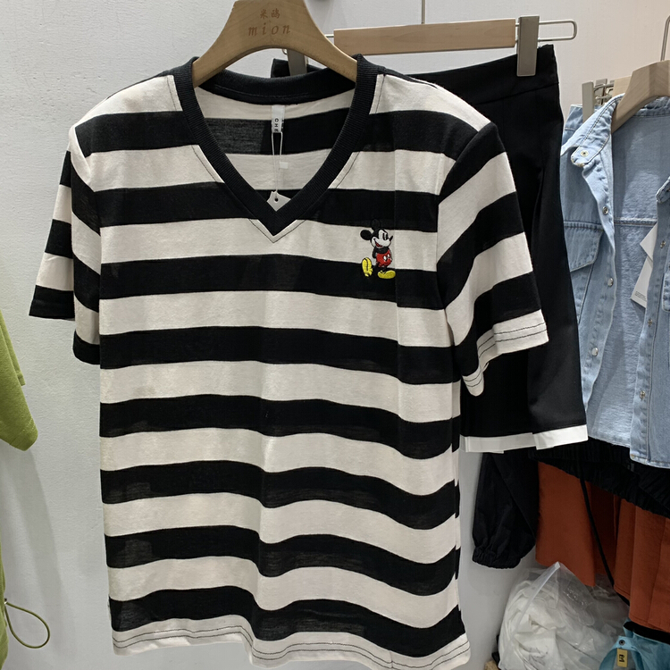 Live 96! [Chenyi] V-neck stripe comfortable short sleeve T-shirt + lady pleated skirt set (only T-shirts + skirts) 1002# XYY