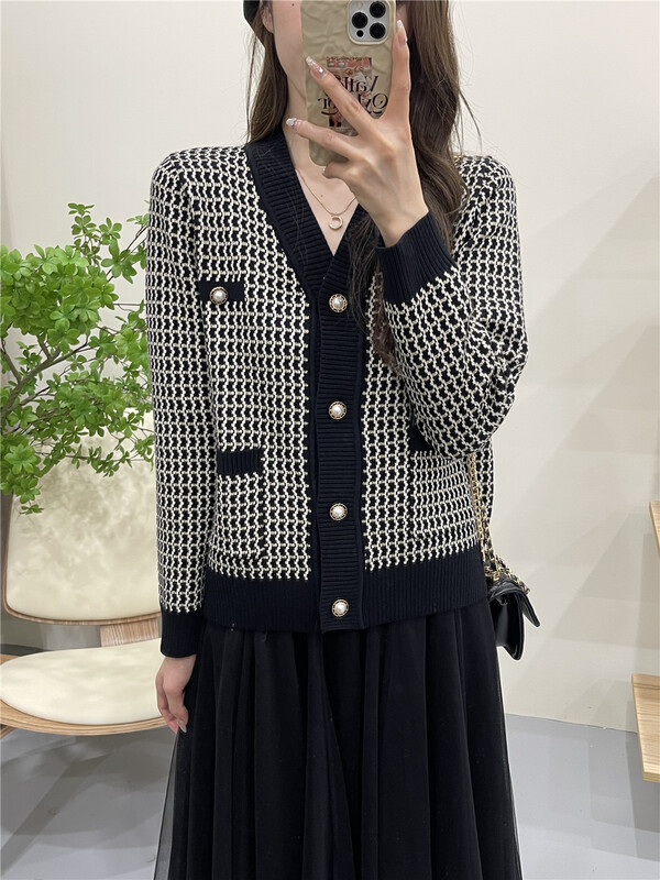 New year in early spring! [six plus] lady temperament versatile breasted V-neck knit cardigan 9836# CLS