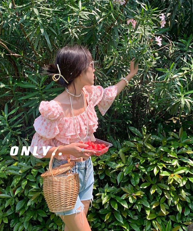 [only] square neck flounced foam sleeve short floral blouse 1873# JJ