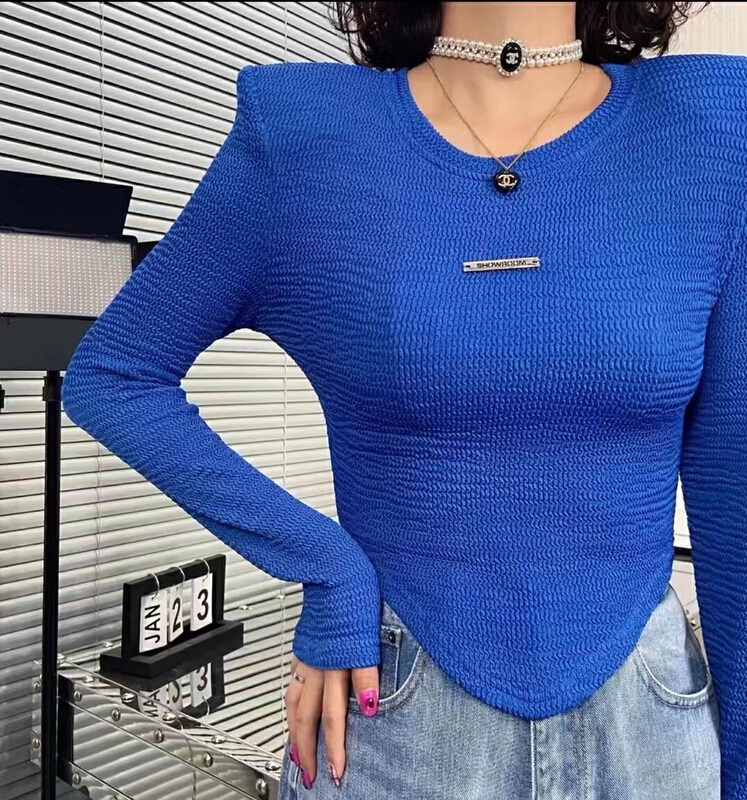 New year in early spring! [pamini] simple shoulder pad, bubble sleeve, waist closing, short round neck, minority design, irregular long sleeve T-shirt (non removable metal nameplate) 2235# HJC