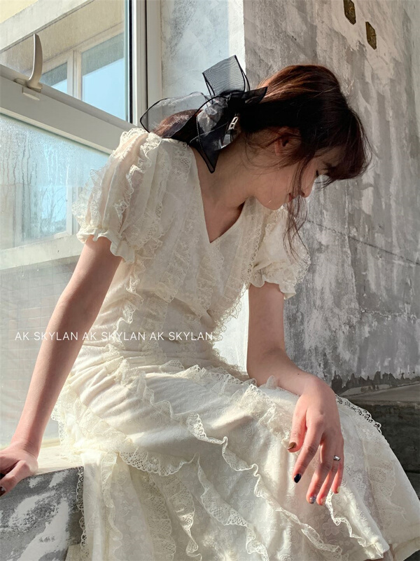 New in early summer! [A.K skylan] lace V-neck sweet dress 82509# zxl