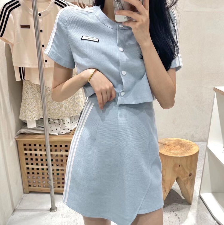 New in early summer! [NC Editio n (new color] personalized label breasted short sleeved T-shirt + sports casual shorts two piece set z2366# zxx