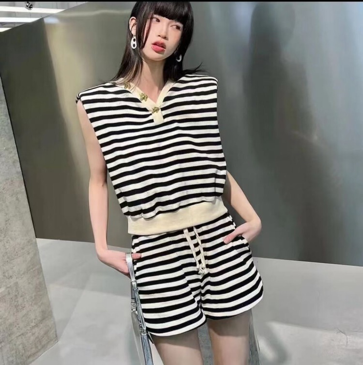 New in early summer! [Dany] sleeveless striped vest + drawstring lace up casual Shorts Set 77601# zyh