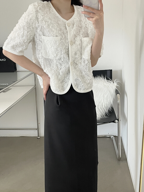 New in early summer! [lemon tree] high setting lace love button blouse 66203# XYY