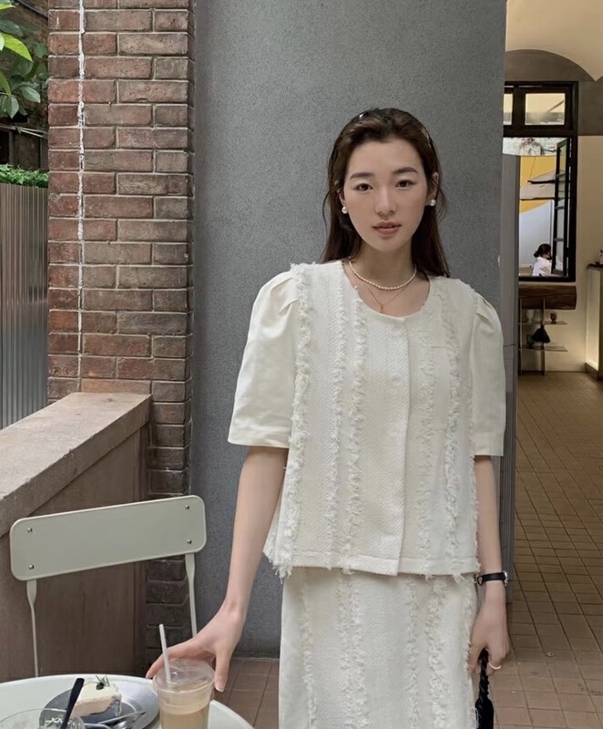 goods in stock! [Las celula] Korean versatile short sleeved short coat with rough edge texture (only short coat) 2735# zxx