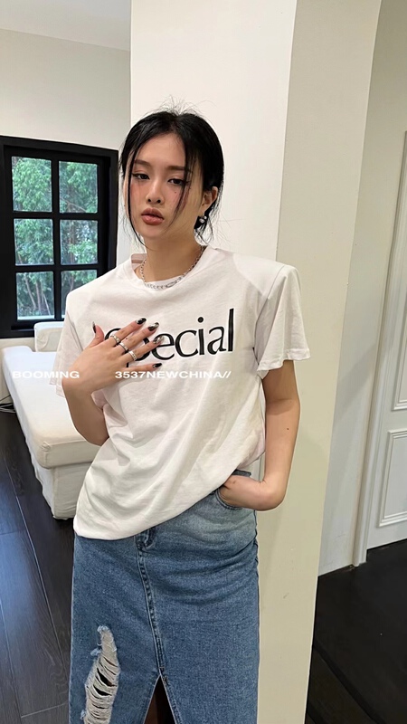 New in early summer! [booming] letter shoulder pad loose short sleeve T-shirt 2315# zxl