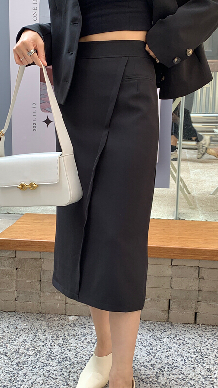 New year in early spring! Slim cut skirt
