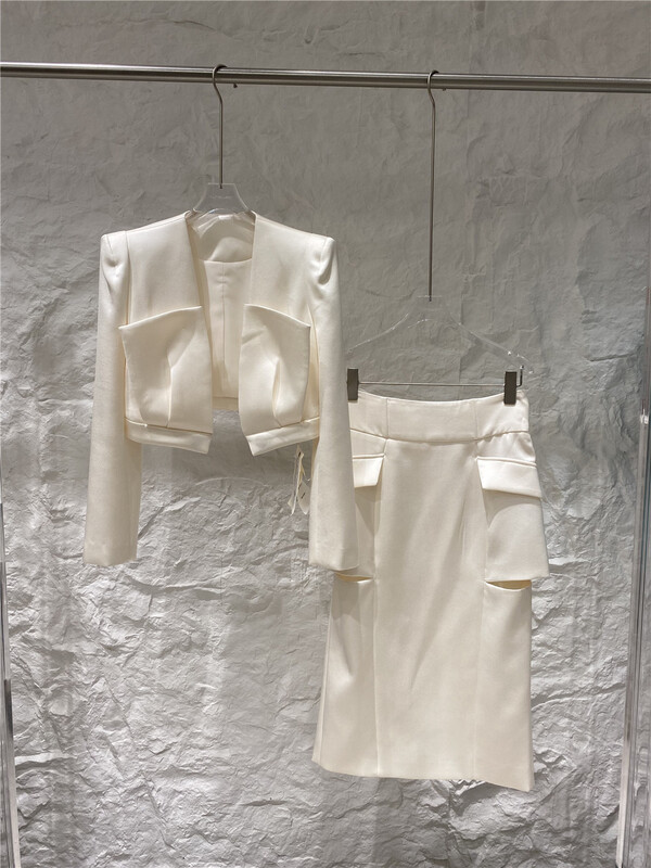 New year in early spring! [kunswear] Korean fashion bubble sleeve short coat (only for coat) 97011# WPL