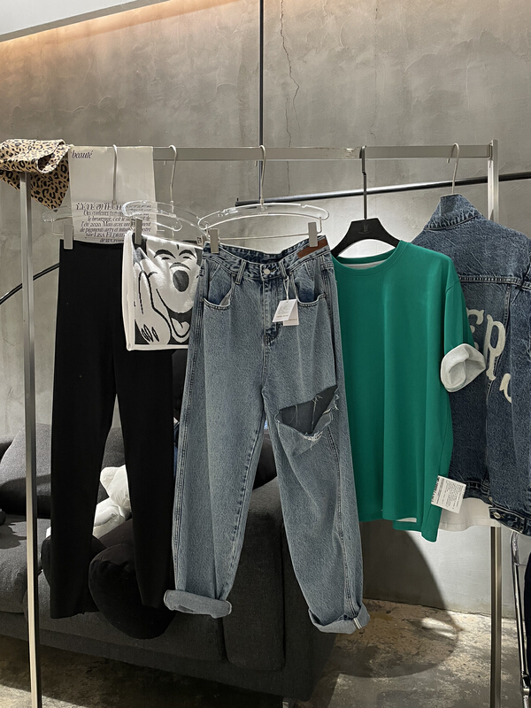 [bobo1972] Korean fashion ripped loose jeans cl226160# ozq