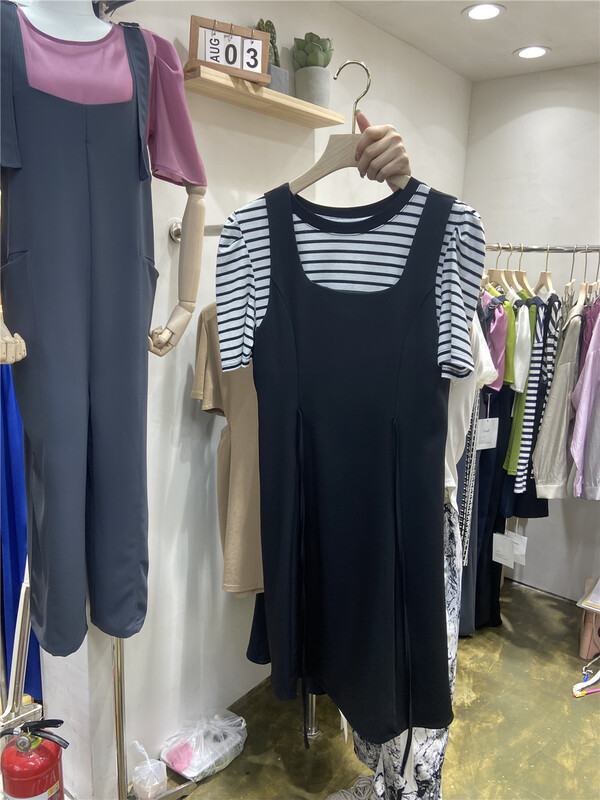 [leaf] round neck stripe bubble sleeve short sleeve T-shirt + temperament suspender skirt set 303# L