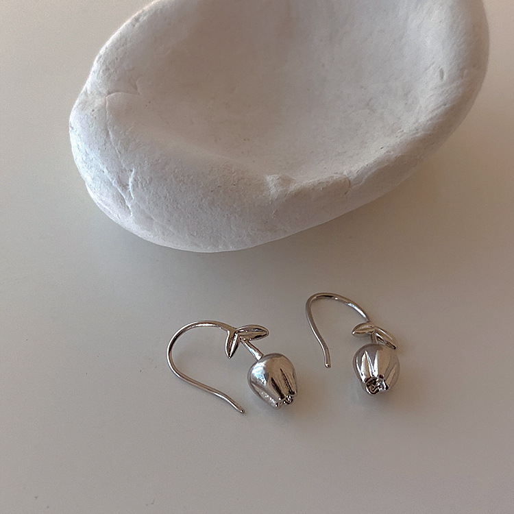 [inside] French retro minority design girl tulip Earrings r22101# zxl