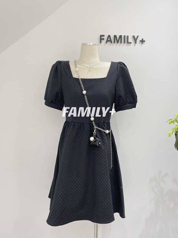 New in early summer! [family +] French Hepburn style square neck dress (with chain bag) 22359# ozq