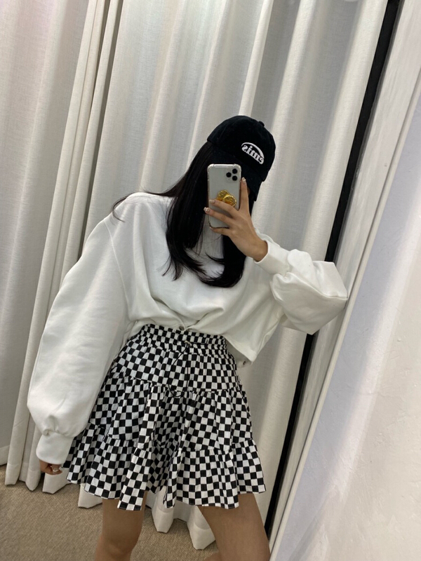 goods in stock! New year in early spring! [savage] Korean version of exotic hem button design Lantern Sleeve Sweater ys1-e6095# WPL