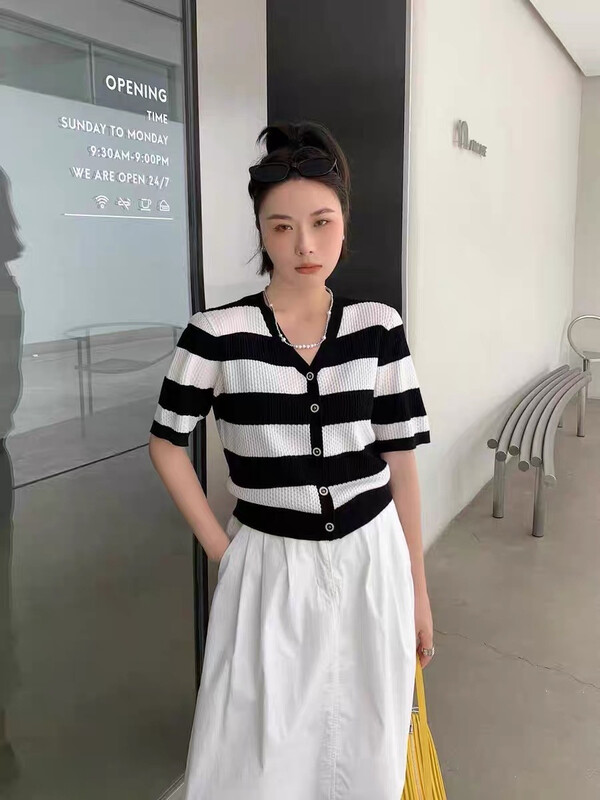 [Weika] V-neck striped loose knit cardigan 8231# lwy