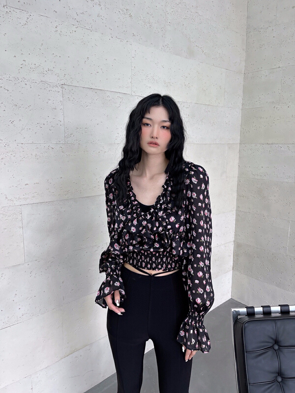 [d.two D2] V-neck lace light mature style shirt 2121076# zxl