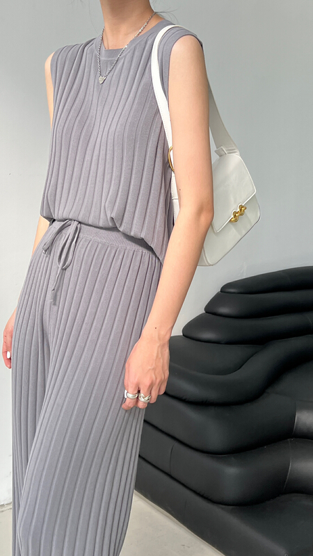 New in early summer! [context sense] round neck sleeveless simple Vest + slim casual pants set mnc771# CLS