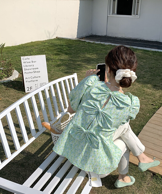New in early summer! [timely rain] Han Feng ins cool and cute girlish sense age reducing bubble sleeve back bow design shirt f575\wpl