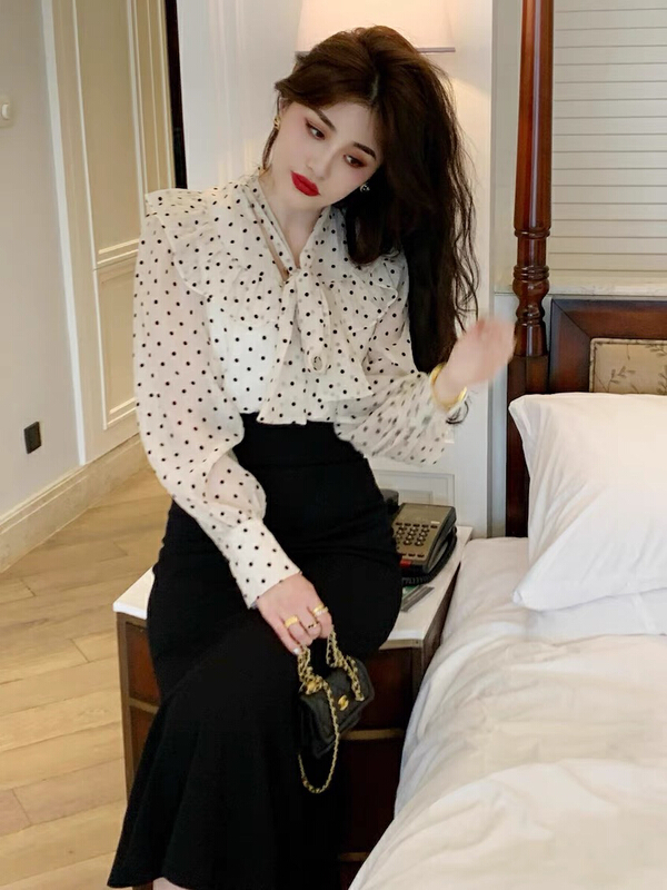 New year in early spring! [smile baby] French style V-neck lace up wave point loose shirt b2629# WPL