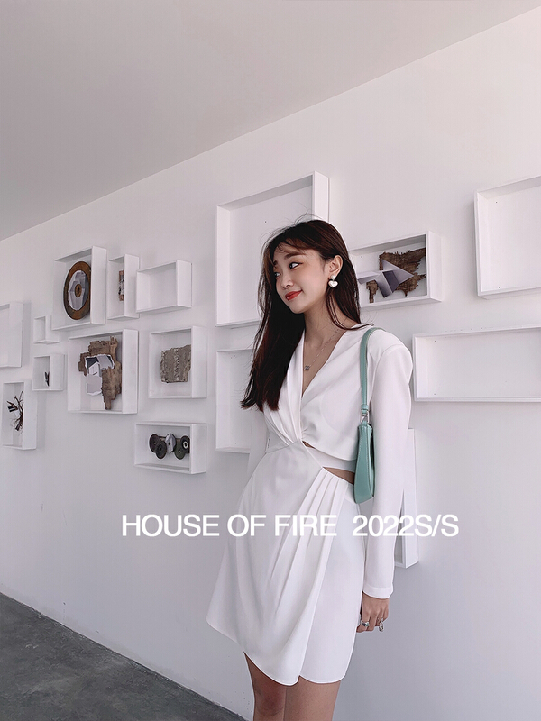 早春上新!【火火HOODRESS】時尚性感小眾鏤空露腰連衣裙  22012#  OZQ