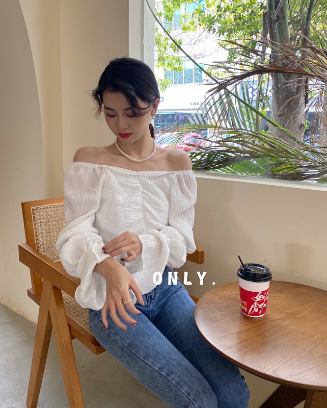 早春上新!【ONLY】法式鑲鑽喇叭袖短款小衫  517#  JJ