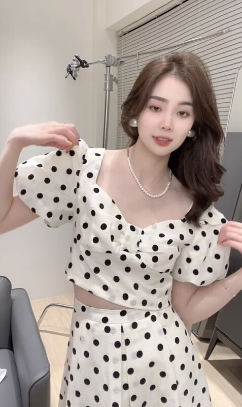 [JH] Xiaoxiang V-neck short sleeved top + polka dot skirt suit 41553# PCZ