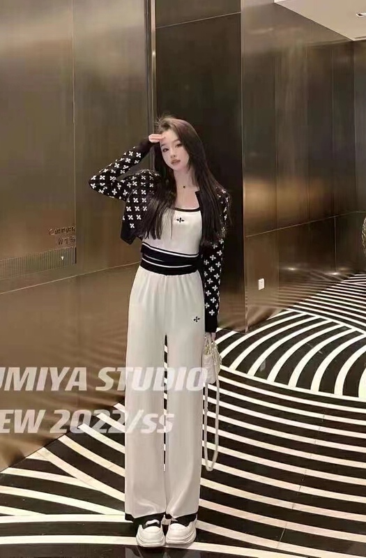 New year in early spring! [pan] fashion knitted cardigan + slim Vest + comfortable casual pants three piece suit 00257# PCZ