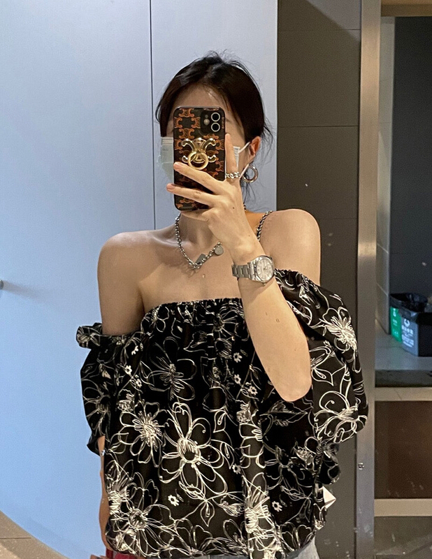 [timely rain] Korean style ins design sense holiday style one line collar off shoulder cover meat thin Flower Print Shirt 04100# WPL