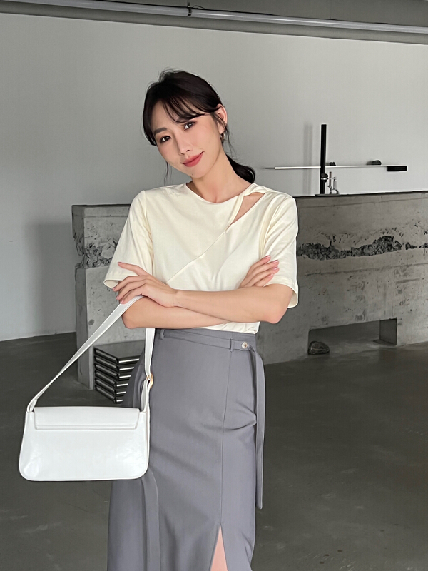 New in early summer! [context sense] hollow out collarbone exposed fashion short sleeve T-shirt tts1426# CLS