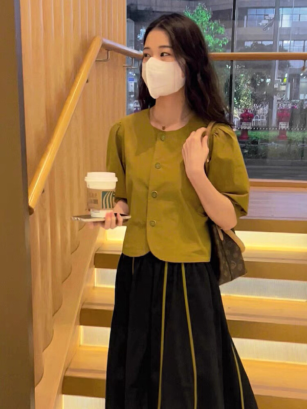 [Yingying new clothes] single breasted bubble sleeve short sleeve shirt + design sense versatile black skirt suit 7525# Cl