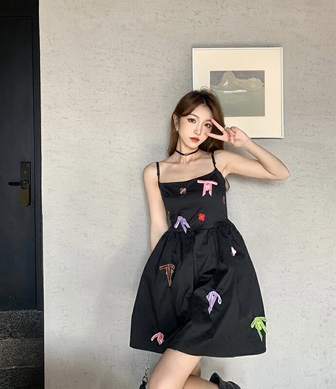 Romantic dress with embroidered bow