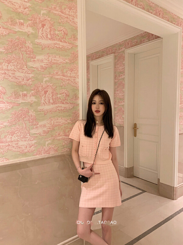 goods in stock! New in early summer! [Amanda] xiaoxiangfeng aging Plaid knitted cardigan + versatile skirt suit 5050# PCZ