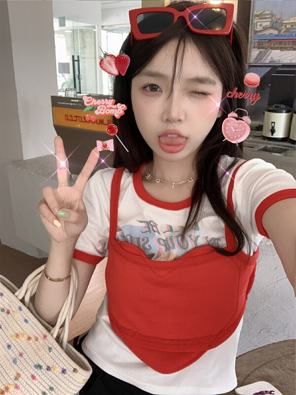 [timely rain] Hanfeng ins unique love suspender Vest + age reducing cartoon short sleeved T-shirt set (only sell sets) 27701# WPL