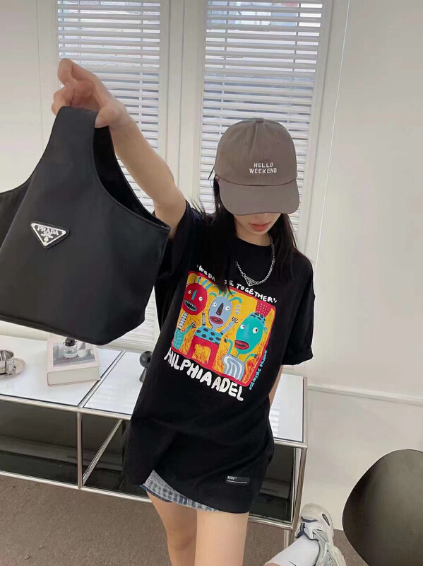 [rainbow] funny graffiti small head loose short sleeve T-shirt 28667# WTT